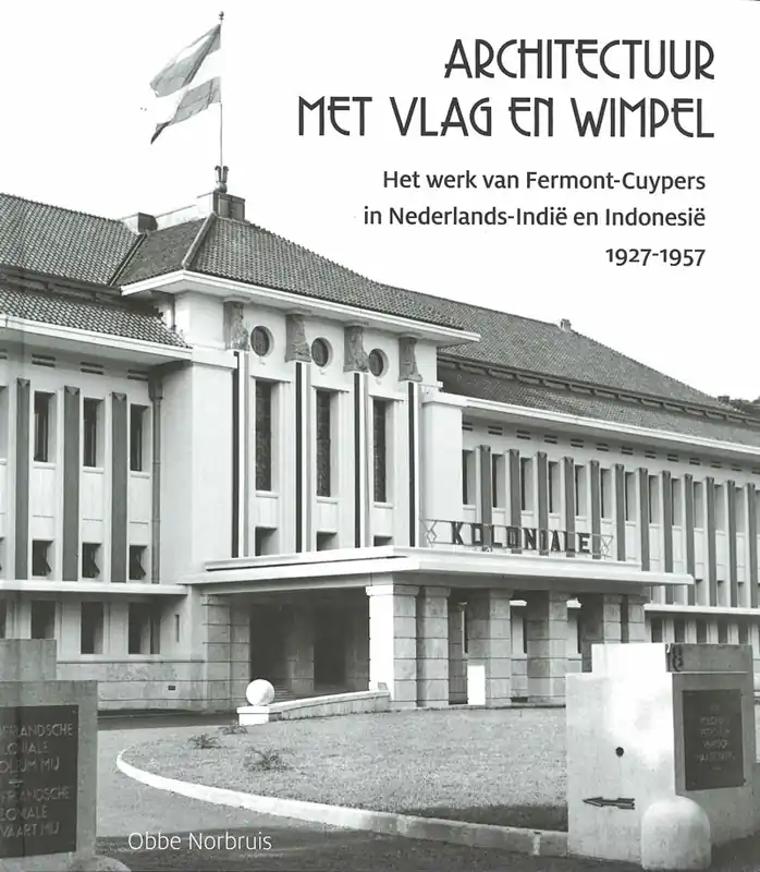 Architectuur met vlag en wimpel Lage Prijs