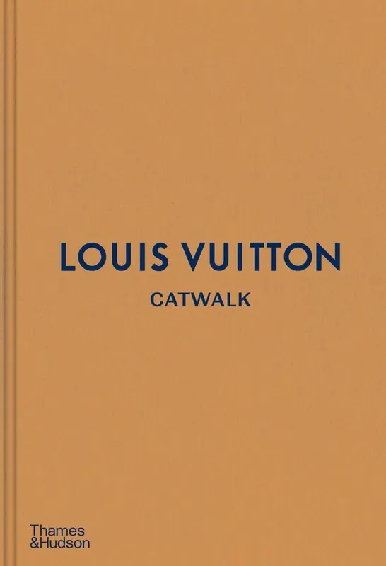 Shop Nu Louis Vuitton Catwalk